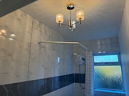 Sheffield - House - Sleeps 5 - Parking - Garden
