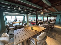 Mt. Plaisir Estate Hotel