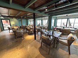 Mt. Plaisir Estate Hotel