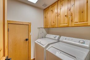 Quail by Avantstay Great Location + Game Room, Hot Tub, & Deck!