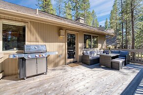 Quail by Avantstay Great Location + Game Room, Hot Tub, & Deck!