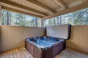 Quail by Avantstay Great Location + Game Room, Hot Tub, & Deck!