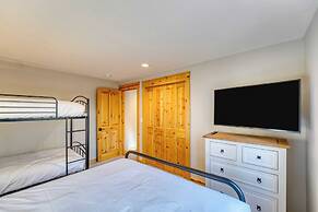 Quail by Avantstay Great Location + Game Room, Hot Tub, & Deck!