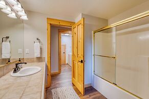 Quail by Avantstay Great Location + Game Room, Hot Tub, & Deck!