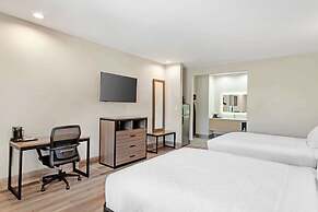 Clarion Pointe