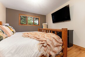 Mountain Chalet 2Min to Jasper Park Gate