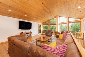 Mountain Chalet 2Min to Jasper Park Gate