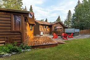 Mountain Chalet 2Min to Jasper Park Gate