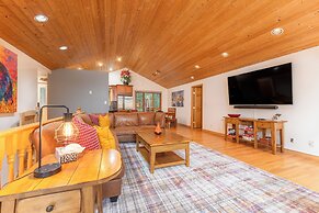 Mountain Chalet 2Min to Jasper Park Gate