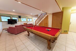 Mountain Chalet 2Min to Jasper Park Gate