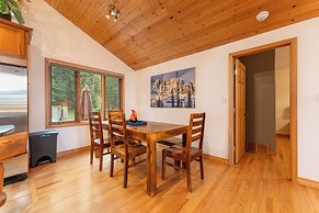 Mountain Chalet 2Min to Jasper Park Gate