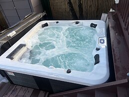 Lakeside Manor 2 Private Bedrooms with amenities