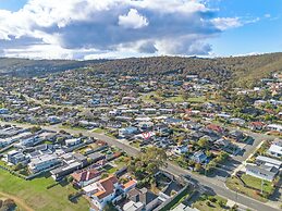 Tranquil Tranmere- City Views- 3 Bedroom