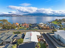 Tranquil Tranmere- City Views- 3 Bedroom