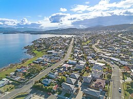 Tranquil Tranmere- City Views- 3 Bedroom