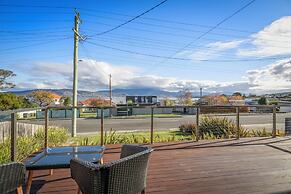 Tranquil Tranmere- City Views- 3 Bedroom