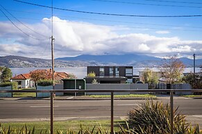 Tranquil Tranmere- City Views- 3 Bedroom