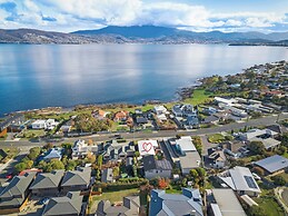 Tranquil Tranmere- City Views- 3 Bedroom