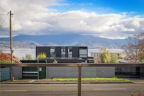 Tranquil Tranmere- City Views- 3 Bedroom