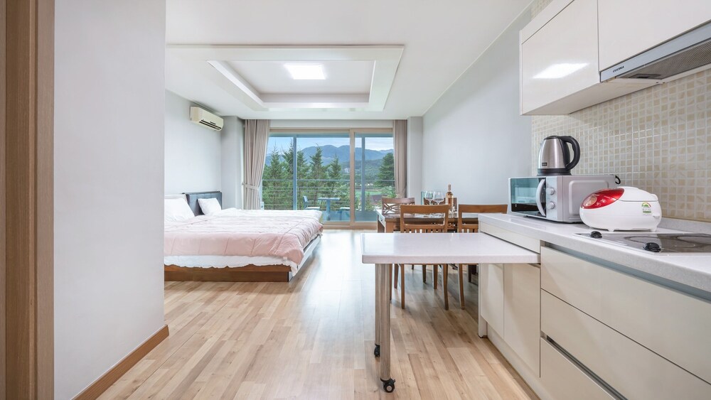Gapyeong Yeonkkocchosu Pet Pension