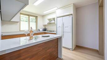 Gapyeong Yeonkkocchosu Pet Pension