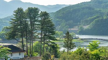 Gapyeong Yeonkkocchosu Pet Pension