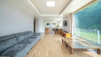 Gapyeong Yeonkkocchosu Pet Pension