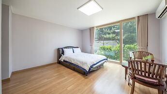 Gapyeong Yeonkkocchosu Pet Pension