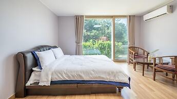 Gapyeong Yeonkkocchosu Pet Pension