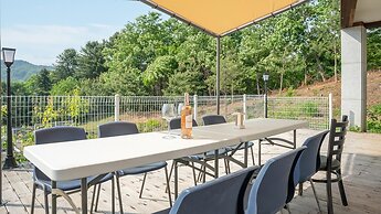 Gapyeong Yeonkkocchosu Pet Pension