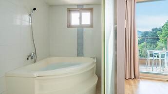 Gapyeong Yeonkkocchosu Pet Pension