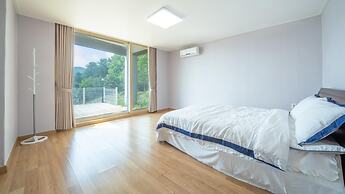 Gapyeong Yeonkkocchosu Pet Pension