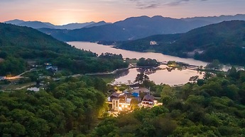 Gapyeong Yeonkkocchosu Pet Pension