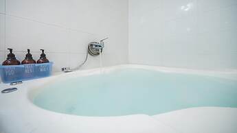 Gapyeong Yeonkkocchosu Pet Pension