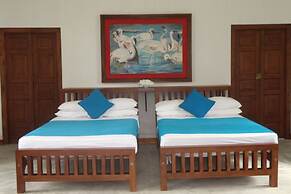 Peacock Point - Whole Villa 2 Bedroom (Sleeps 4)