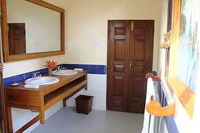 Peacock Point - Whole Villa 2 Bedroom (Sleeps 4)