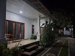 srinadi guest house