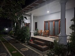 srinadi guest house
