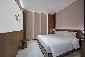 Guangzhou Tianhe Taikoo Hui Rezenxuan Hotel