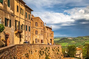 Home Rose, Montepulciano Route