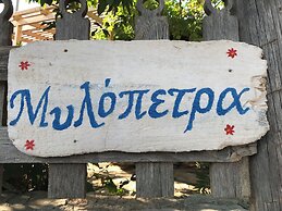 Mylopetra Four Seasons Traditional House