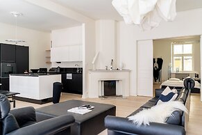 Stunning Downtown Retreat