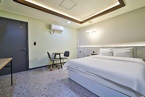 HOTEL LION