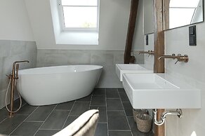 Aeronaut Suites powered by Pearl1