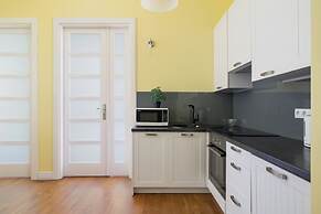 Cozy Apartment in the Center by Renters