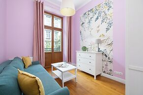 Cozy Apartment in the Center by Renters