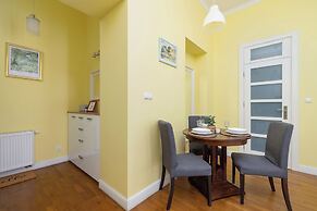 Cozy Apartment in the Center by Renters