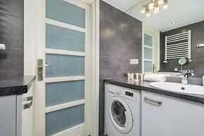 Cozy Apartment in the Center by Renters