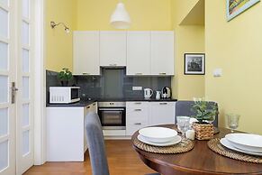 Cozy Apartment in the Center by Renters