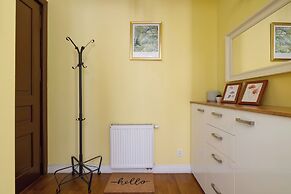 Cozy Apartment in the Center by Renters